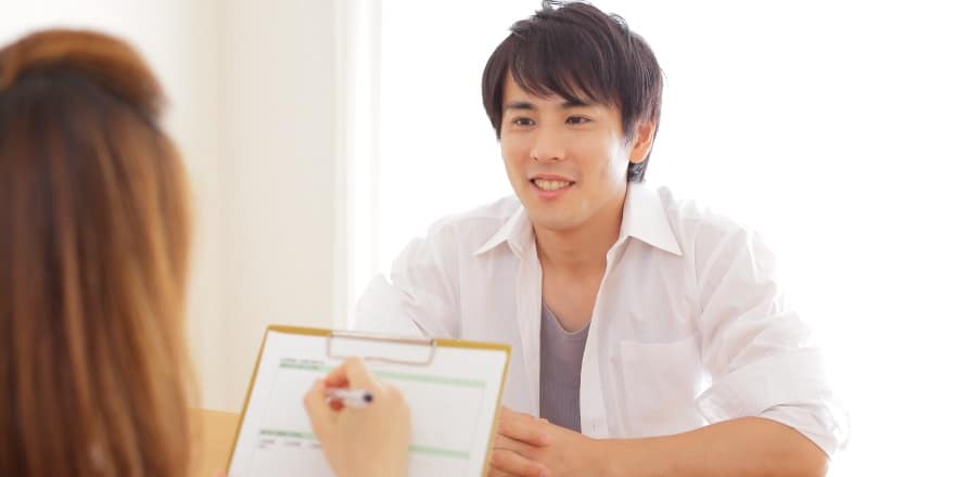 カウンセリングを受ける男性